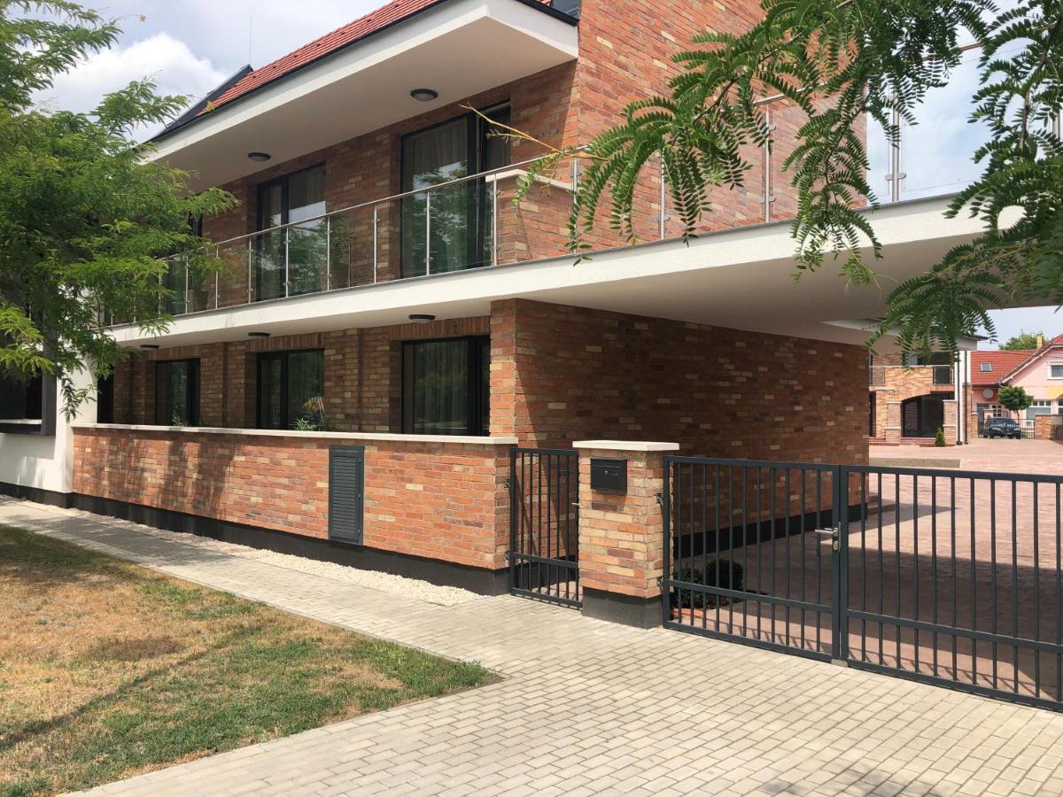 Castellum Apartmanhaz Gyula Exterior foto