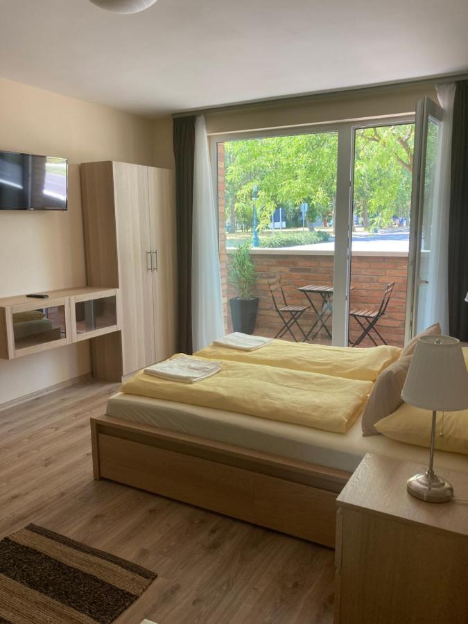 Castellum Apartmanhaz Gyula Exterior foto