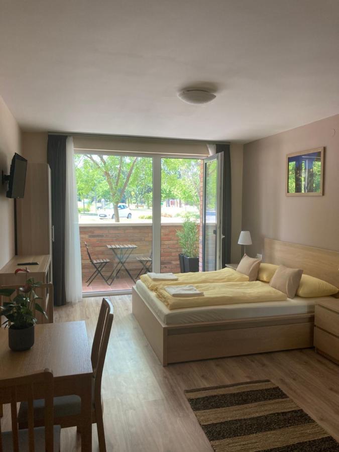 Castellum Apartmanhaz Gyula Exterior foto