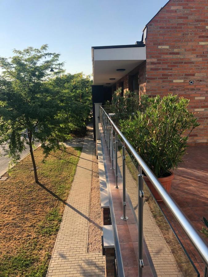 Castellum Apartmanhaz Gyula Exterior foto
