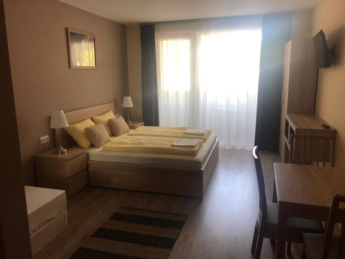 Castellum Apartmanhaz Gyula Exterior foto