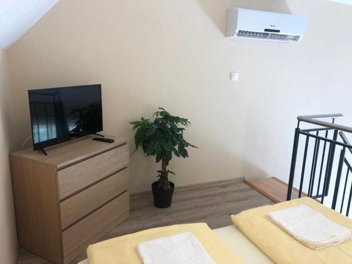 Castellum Apartmanhaz Gyula Exterior foto