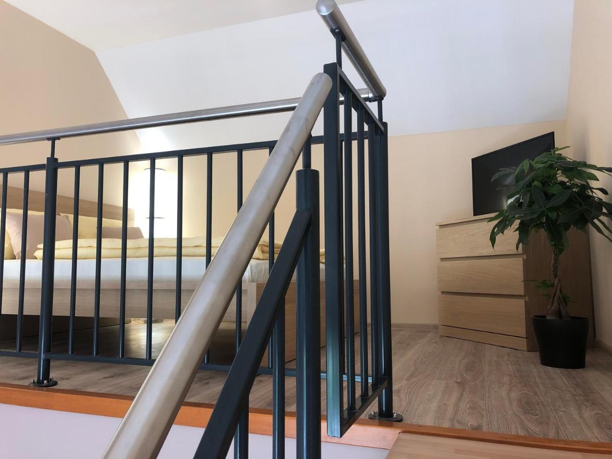 Castellum Apartmanhaz Gyula Exterior foto