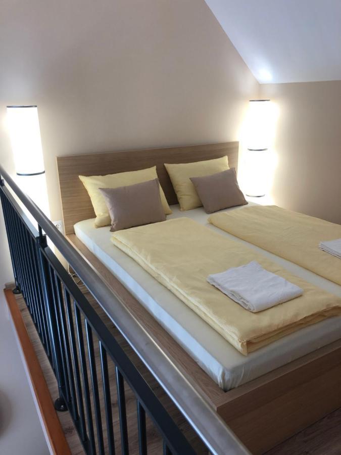 Castellum Apartmanhaz Gyula Exterior foto