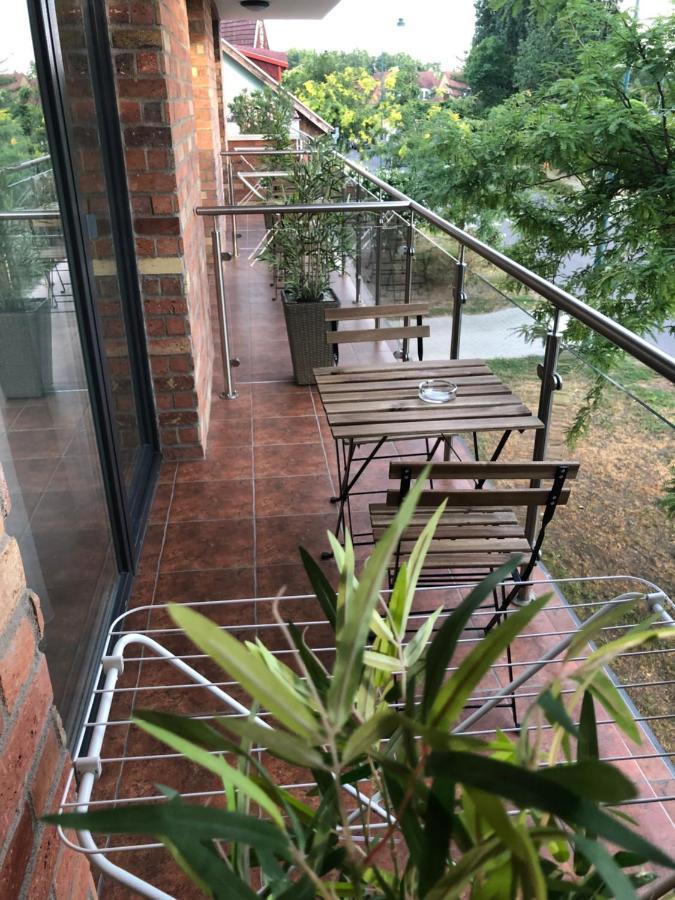 Castellum Apartmanhaz Gyula Exterior foto