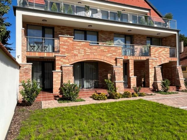 Castellum Apartmanhaz Gyula Exterior foto