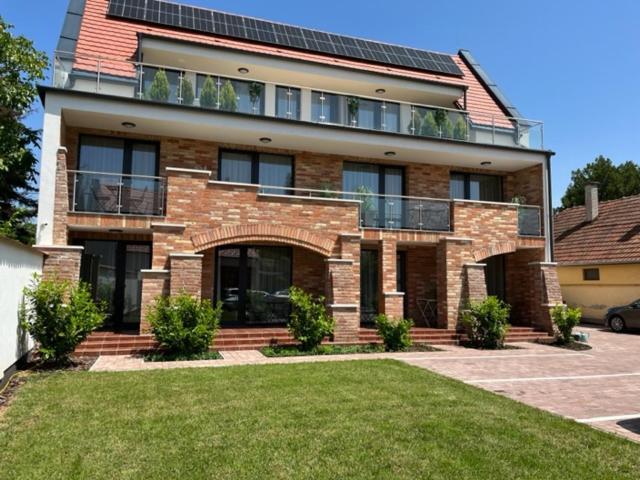 Castellum Apartmanhaz Gyula Exterior foto