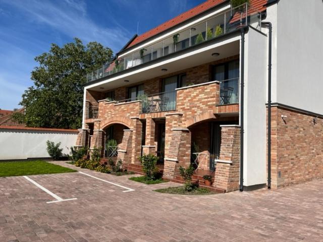 Castellum Apartmanhaz Gyula Exterior foto