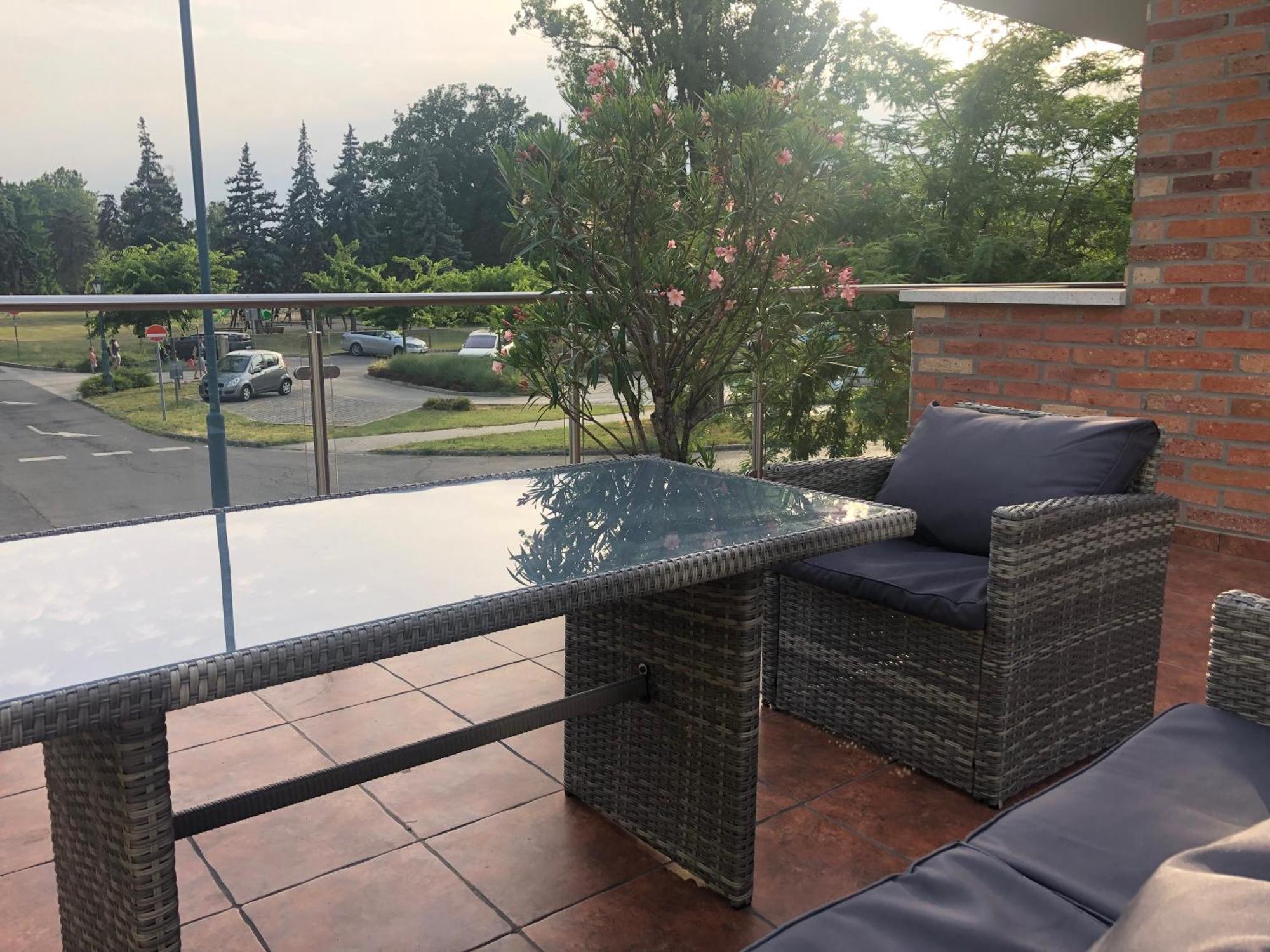 Castellum Apartmanhaz Gyula Exterior foto