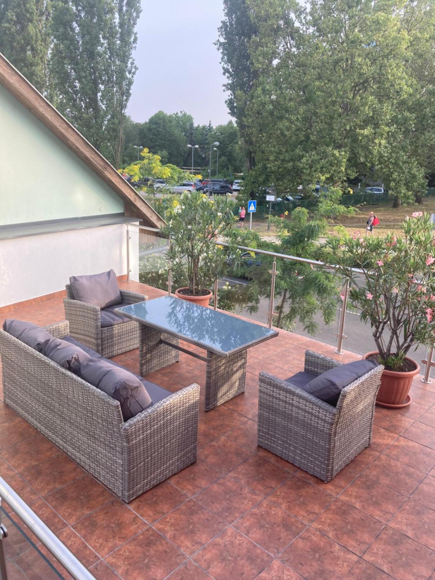 Castellum Apartmanhaz Gyula Exterior foto